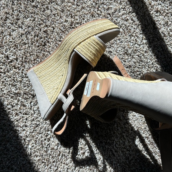 UGG Australia Fitchie Platform Wedge Sandals T-STRAP Oyster Tan beige Si… - Picture 7 of 10